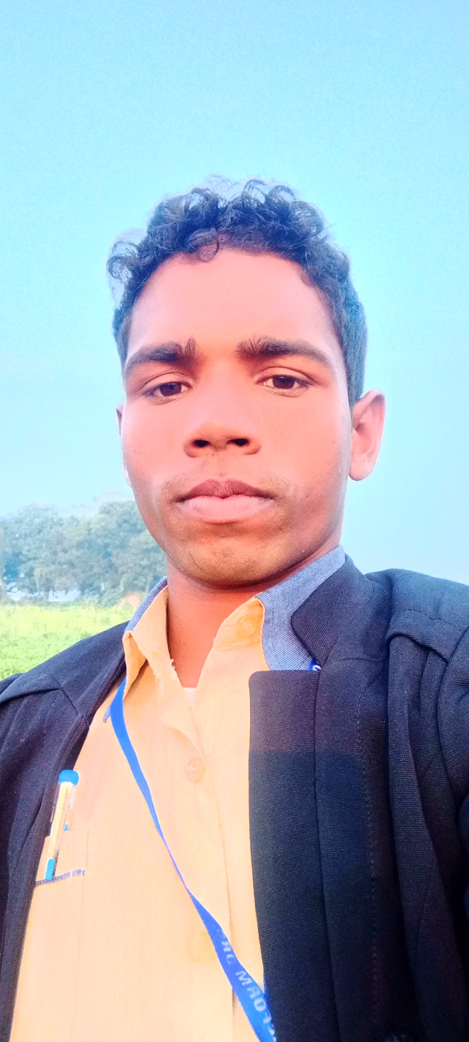 जिंदगी में याद रखना,
कामयाबी कागजों में नहीं...
इंसान की जी तोड़...